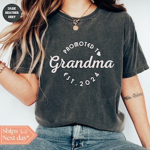 Camiseta personalizada "Ascenso a abuela" - Camiseta para abuelas recién nacidas - Camiseta para abuelas recién nacidas - Revelación de género - Anuncio de embarazo - Colores cómodos
