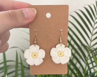 Boucles d'oreilles fleurs au crochet faites main, marguerite, bijoux faits main, accessoires parfaits pour le printemps et l'été, idée cadeau fait main