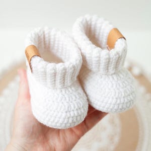 MODELLO Scarpine all'uncinetto per neonati