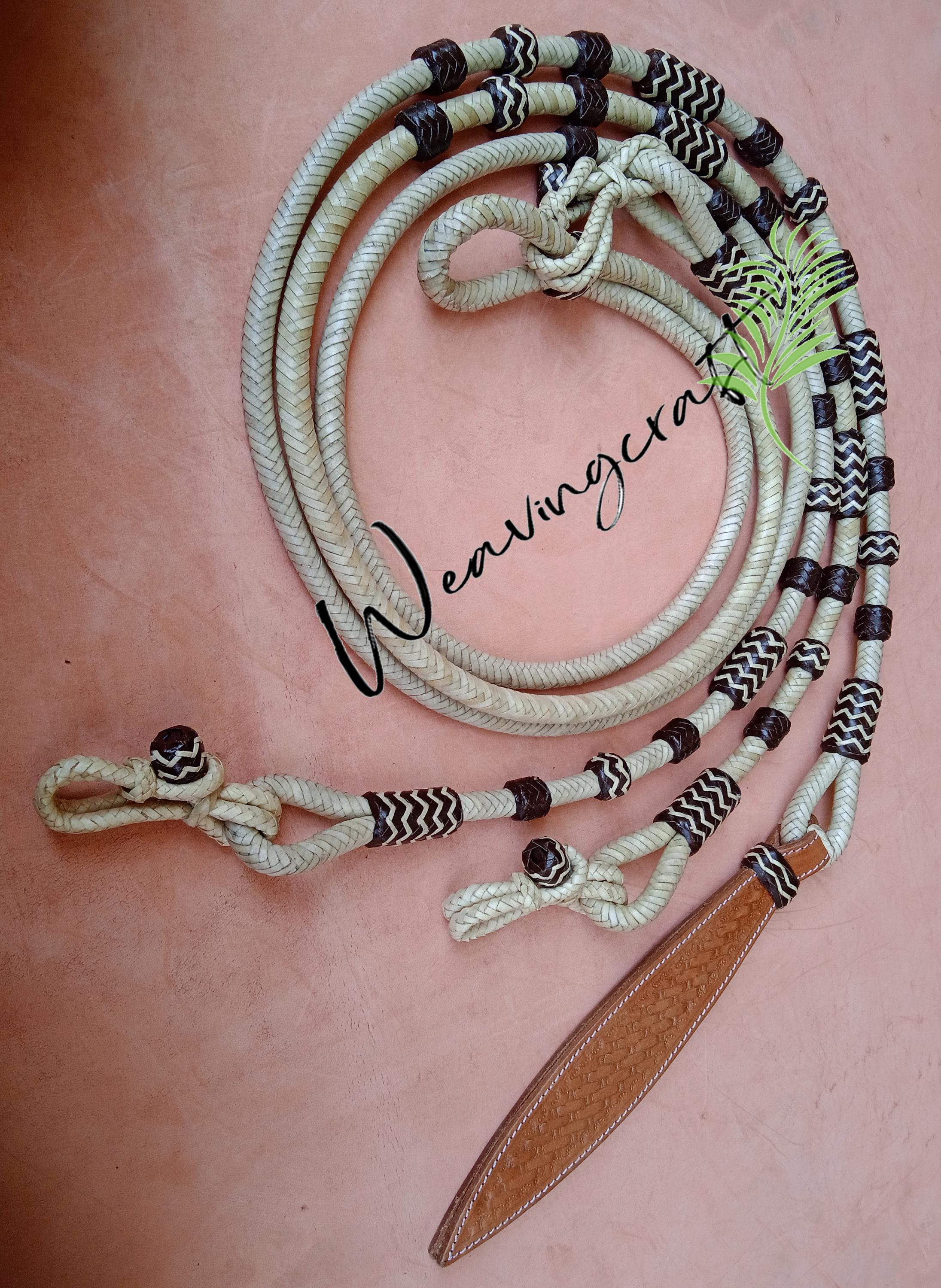 Amazon.co.jp: WeavingCraft (ウィービングクラフト) ホワイトナイロンロープ ブラウンノット ローハイドレザー 馬用タック  手編み ロマンチック ロメル手綱 牧場用ロープ/ロープ手綱 : スポーツ＆アウトドア WeavingCraft ウィービングクラフト プレミアム 手編み  ... WeavingCraft (ウィービングクラフト) 天然ロープ ターコイズとホワイトノット ローハイドレザー ホースタック 手編み