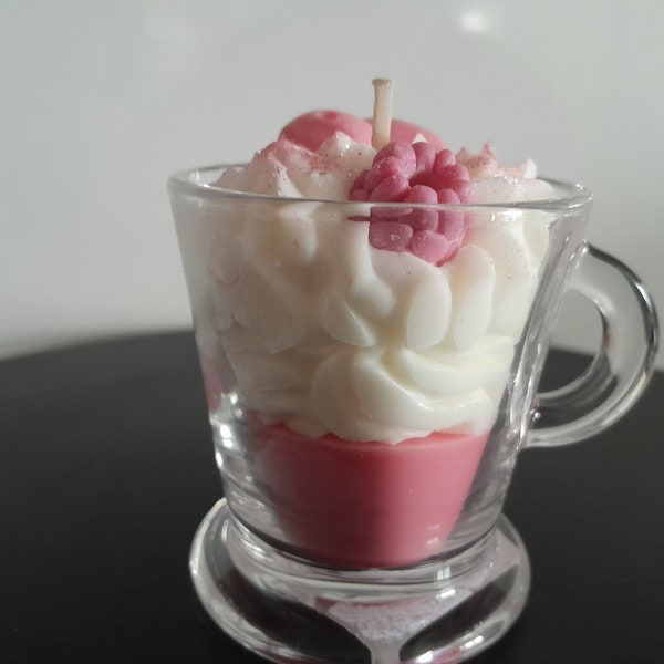 Bougie artisanale tasse gourmande parfumée à la framboise 8cl