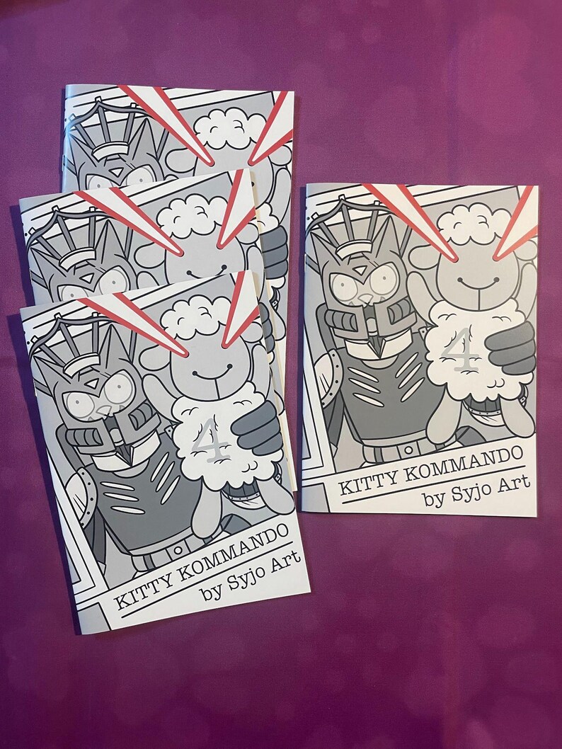 K&ouml;nnte beinhalten: Mehrere Comic-Hefte mit einer schwarz-wei&szlig;en Illustration eines schaf&auml;hnlichen Charakters, der die Zahl 4 h&auml;lt. Der Comic-Titel lautet "KITTY KOMMANDO" von Syjo Art. Rote Laserstrahlen gehen von der Oberseite des Comics aus.