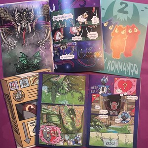 K&ouml;nnte beinhalten: Eine Sammlung von Comics mit farbenfrohen Illustrationen. Die Cover und Innenseiten zeigen verschiedene Charaktere, darunter Drachen, Monster und Roboter. Sprechblasen und Soundeffekte sind auf den Comicseiten zu sehen. Die Comic-Serie tr&auml;gt den Titel "KOMMANDO".