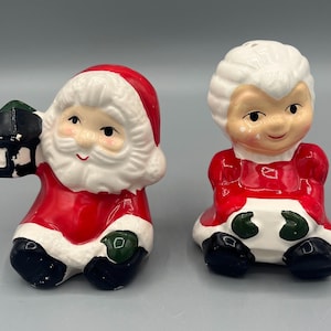 Pair of Santa Claus and Mrs Claus Salt and Pepper Shakers Ceramic Holiday Christmas