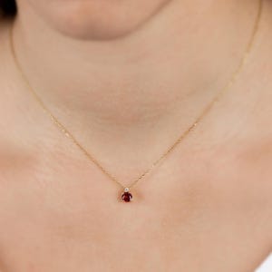 Collier minimaliste à pendentif rubis • Pendentif délicat • Élégant cadeau de bijoux en pierres précieuses rouges pour femme