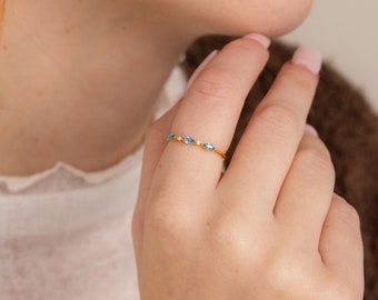 Marquise Blautopas Ring von Pashi Minimalist, 22K Gold Zierlicher individueller Edelstein Ring, Drei Edelstein Ring, Muttertagsring mit Geburtssteinen