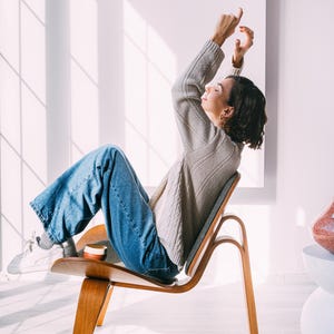 Mid-Century Modern Bentwood Lounge Chair – Scandinavian Minimalist Accent Seating, Eames Plywood Chair