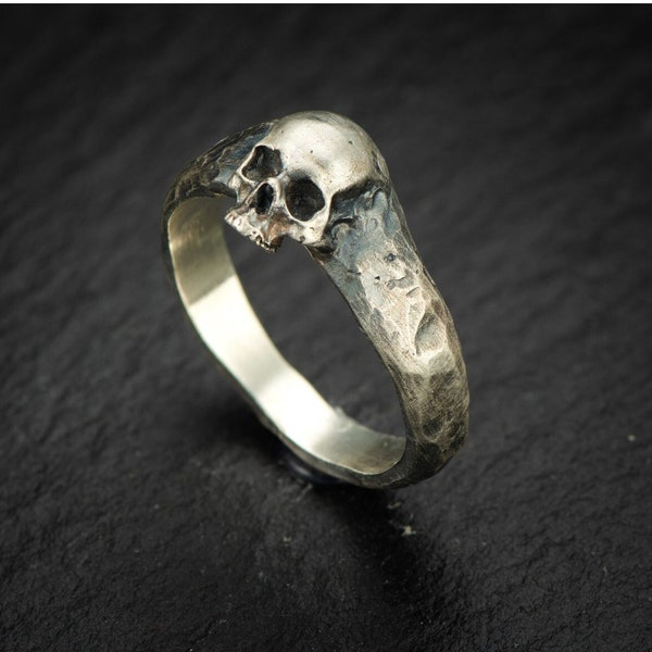 Aptus Sterling Silber Totenkopf Ring: Eleganter Gothic Schmuck