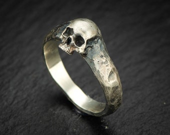 Aptus -Pequeño anillo de plata de calavera- calavera de plata de ley -elegante anillo de calavera