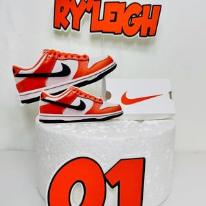 Adorno de tarta personalizado con forma de zapatilla, adorno de tarta personalizado con forma de zapatilla, fiesta de zapatillas naranjas