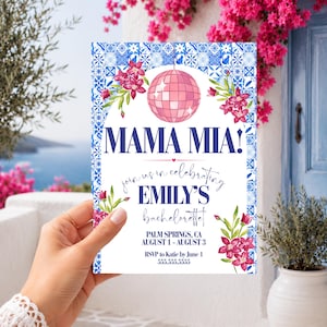 Puede incluir: Una tarjeta de invitación rectangular con un borde de patrón de azulejos azules y blancos, una bola de discoteca rosa y detalles florales rosas. El texto dice: MAMA MIA! join us in celebrating EMILY'S bachelorette PALM SPRINGS, CA AUGUST 1 - AUGUST 3 RSVP to Katie by June 1 555.555.5555.