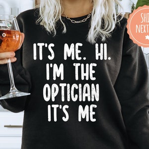 It's Me Hi I'm The Optician It's Me Sweatshirt - Trendy Optician Hoodie - Optometry Sweater - Eye Doctor Gifts - Ophthalmologist Gift -8265w