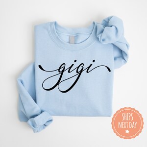 a blue shirt with the word gigi on it