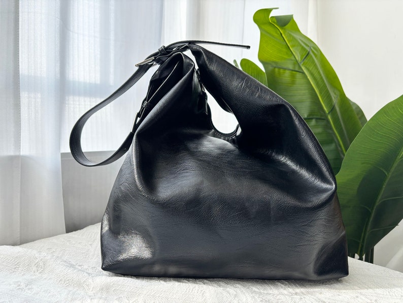 Sac fourre-tout en cuir souple pour femme, sac à bandoulière hobo en cuir végétalien, sac à main souple en cuir, sac cabas en cuir, cadeau d'anniversaire pour fille image 3