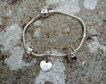 PANDORA チャーム付き シルバーブレスレット 本物のスターリングシルバー PANDORA ブレスレット、チャーム 4 個付き
