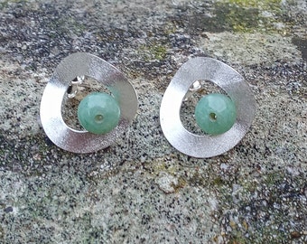 Orecchini a bottone in argento sterling spazzolato con avventurina: orecchini moderni a cerchio