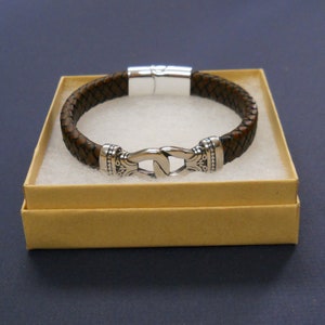 Men&#39;s Braided Leather Bracelet with Stainless Steel Clasp and Connector