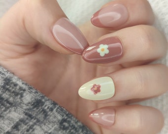 Handmade, reusable and customizable Press On nails. Autumn flowers pattern.