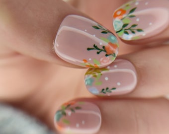 Ongles "Press On" faits main, réutilisables et personnalisables. Modèle bouquet de fleurs.