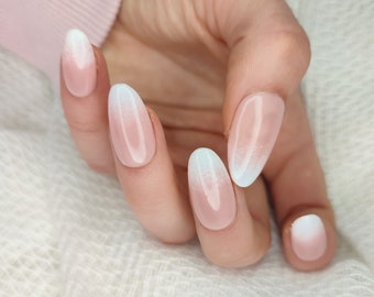 Ongles "press on" faits main, réutilisables et personnalisables. Modèle Baby Boomer