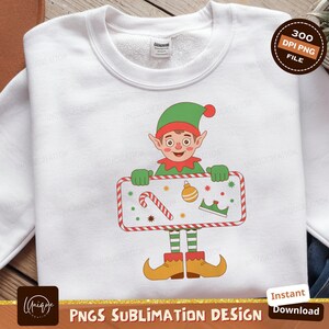 Uroczy elf świąteczny trzymający znak cyfrowy projekt, sublimacja png, grafika świąteczna, postać z kreskówki, clipart png, świąteczny projekt elfa