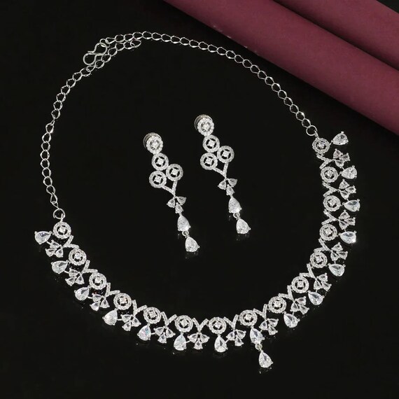 Simple elegant diamond necklace deals