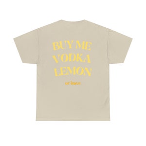 Buy Me Vodka Lemon or Leave T-Shirt // Lustiges Zitat // Party Sommer Aperol Spritz Lustiges Geschenk // Bedrucktes, Minimalistisches Shirt Bild 8