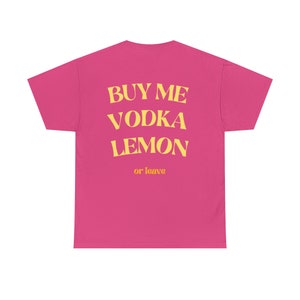 Buy Me Vodka Lemon or Leave T-Shirt // Lustiges Zitat // Party Sommer Aperol Spritz Lustiges Geschenk // Bedrucktes, Minimalistisches Shirt Bild 4