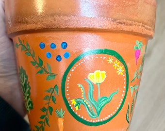 Maceta de terracota para huerto pintada a mano