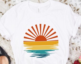Retro Sunset Waves T-Shirt: Vintage Beachy Vibes Tee
