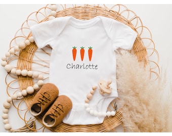 Camiseta personalizada de zanahoria de Pascua: mono de bebé con nombre personalizado