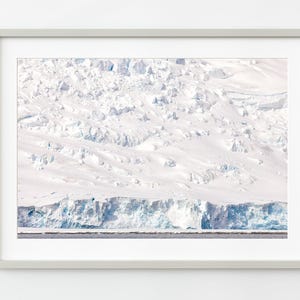 Enormi scogliere di neve e ghiaccio in Antartide / Wall Art