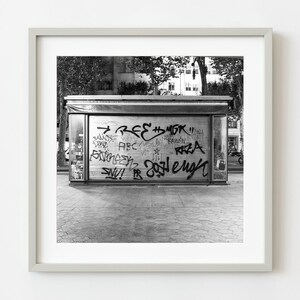 Zeitungskiosk bei Nacht Barcelona Spanien | Wandkunst