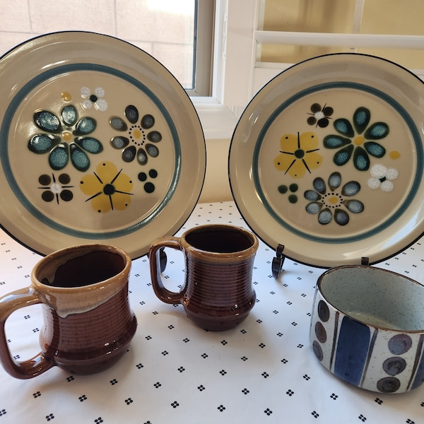 1970s Fashion Manor Stoneware Anemone Blue Yellow Flower Serving Plate 12”