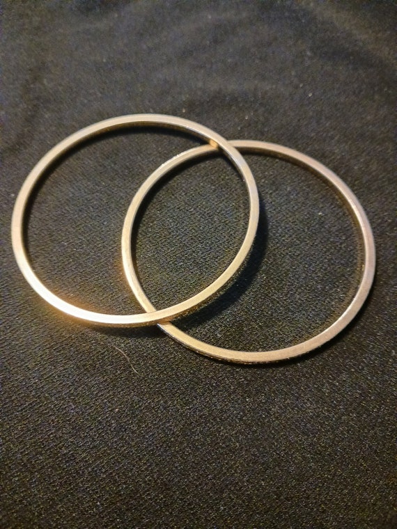 Set of 2 signed Monet gold tone bangle bracelets,… - image 9