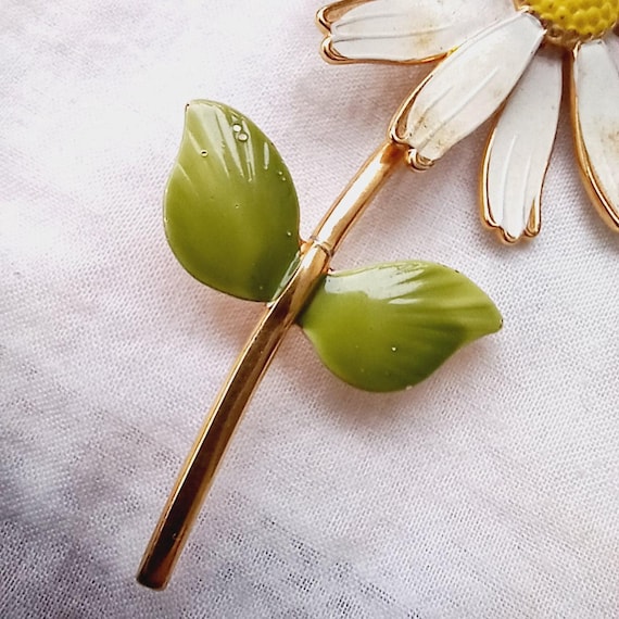 Happy daisy enamel brooch vintage gold tone with white and green flower  jewelry joyful spring summer gerber pin whimsical fun gift for women
