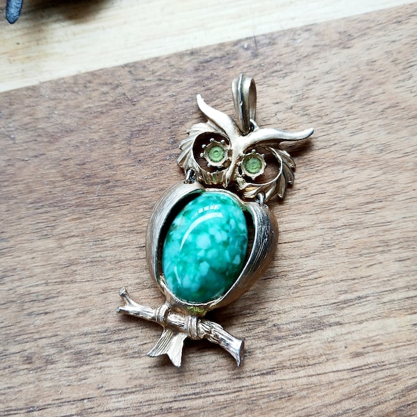 Gold green horned owl pendant Madeira creations vintage charm lucite belly faux stone bird jewelry amazonite jade emerald animal large gift