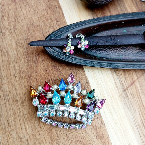 Vintage family crown brooch earrings,multicolor r… - image 3