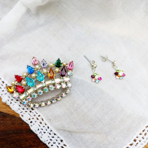 Vintage family crown brooch earrings,multicolor r… - image 1