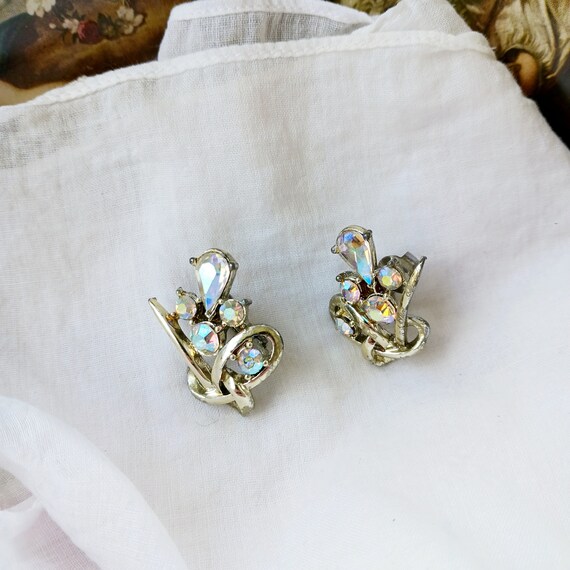 Modernist iridescent earrings sparkly vintage Cor… - image 10