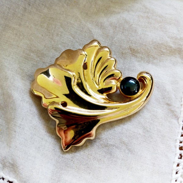 Gold tone leaf brooch abstract organic form pin vintage 80s lapel jewelry flower plant scarf clip bright shiny with black accent artistic