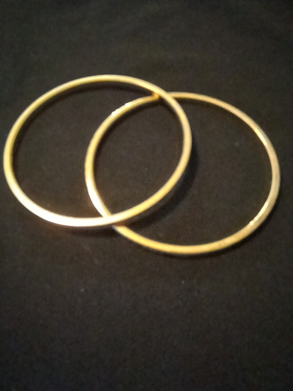 Set of 2 signed Monet gold tone bangle bracelets,… - image 8