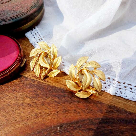 Vintage Napier leaf earrings in gold tone, texture