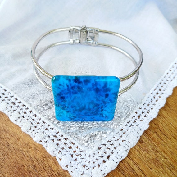 Vintage blue glass hinged bracelet, glitter mottl… - image 3