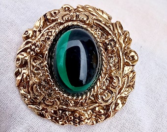 Victorian revival brooch green cabochon gold round pin detailed ornate vintage jewelry faux emerald floral steampunk domed shiny elegant fun