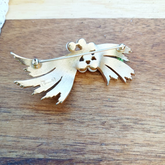 Vintage crown trifari brooch gold feathered pin f… - image 9
