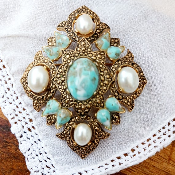 Vintage Sarah Coventry Brooch, Faux Turquoise Pearl Tudor Pin