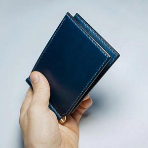 Cartera de lujo de cuero azul plegable con clip para billetes, cartera de bolsillo plegable a medida, cartera con clip para billetes, regalo clásico para hombre hecho a medida.