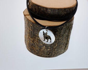Silberanhänger Motiv Hund - Französische Bulldogge (oder ähnlich aussehende Hunde) mit Silikonhalsband - Karabinerverschluss Silber