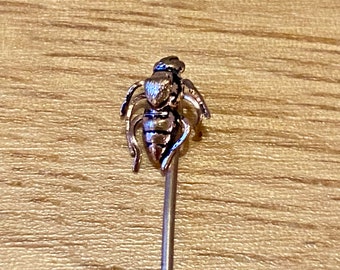 Small wasp stick pin